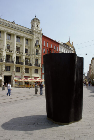Pavel Hošek, Column, 2008, wood, aluminium,Náměstí Svobody